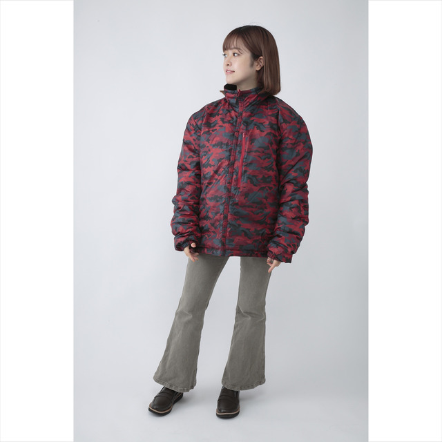 「機動戦士ガンダム リバーシブル中わたブルゾン」各17,600円（税込／送料・手数料別途）（C）創通・サンライズ