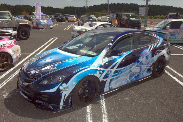 痛車100台が千葉に集結…PCゲームのキャラメインに［写真蔵］