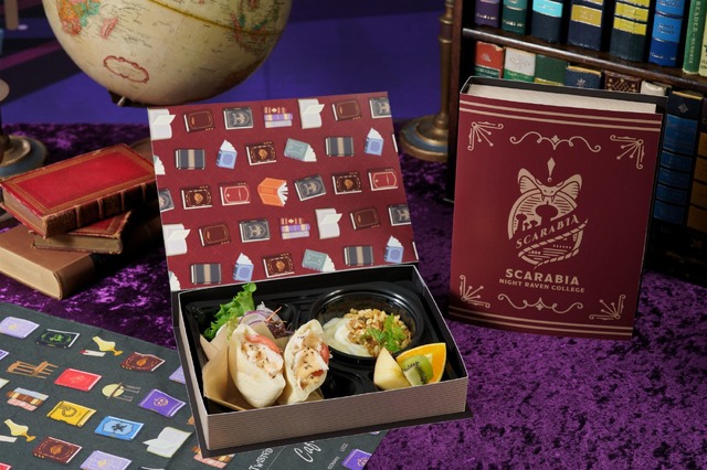 ＜スカラビア寮＞BOOK 型ランチボックス1,990 円（税込 2,189 円）（C）Disney