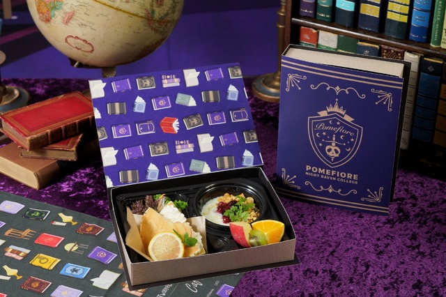 ＜ポムフィオーレ寮＞BOOK 型ランチボックス1,990 円（税込 2,189 円）（C）Disney