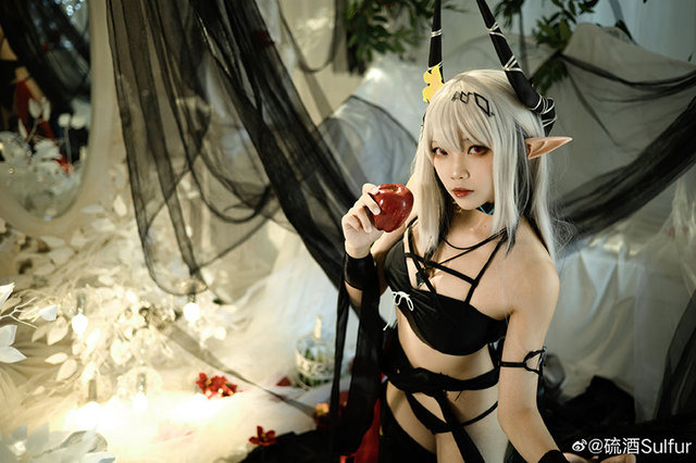 マドロック（静谧午夜 DN06）『アークナイツ』／モデル：硫酒Sulfur、撮影：狗仔