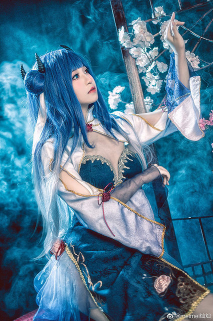 伊吹（新年チャイナドレス）『アズールレーン』／モデル：cancan苺苺