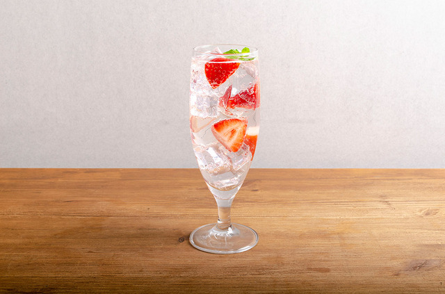 「YUKI KAJI × Chugai Grace Cafe ~2021 Xmas party~」オリジナルシャンメリー：カクテル（全3種）（C）VIMS