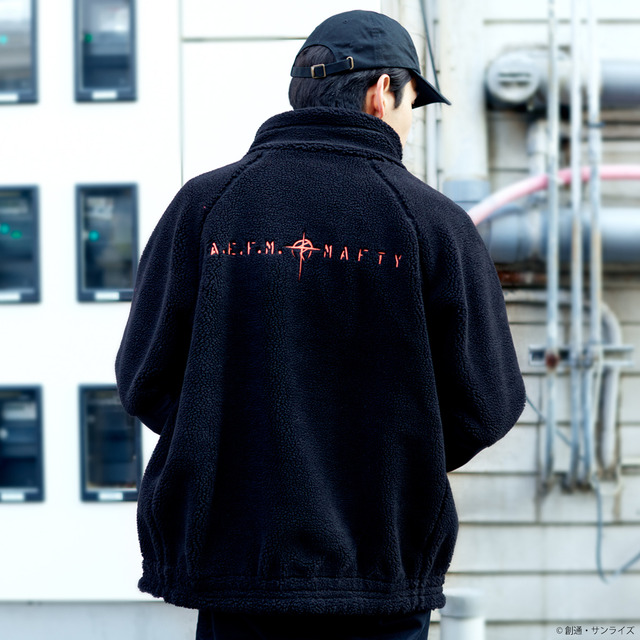 「STRICT-G ボアフリースジャケット」『機動戦士ガンダム 閃光のハサウェイ』MAFTY 柄（ブラック）（C）創通・サンライズ