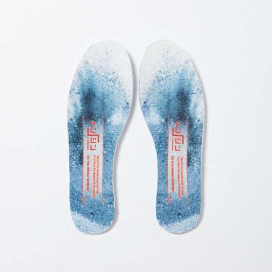 「ウルフオルフェノク スニーカー」（C）石森プロ・東映