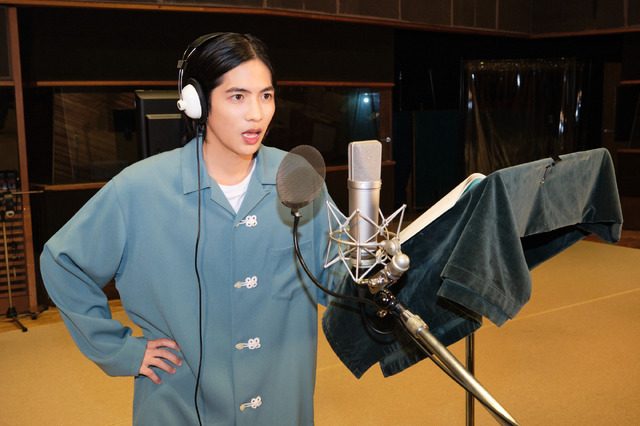 『バブル』志尊淳アフレコ写真（C）2022「バブル」製作委員会