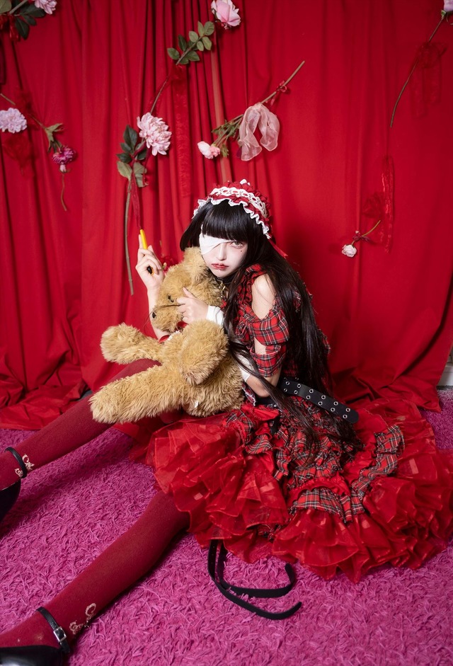 「Lalka ～偶像少女～ HINA TAKANE PHOTOBOOK」2,750円（税込）