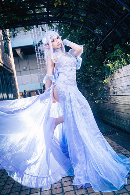 エミリア（-Crystal Dress Ver.-）『Re:ゼロから始める異世界生活』／モデル：のぞみ