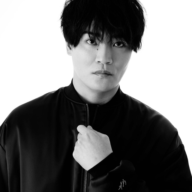 「echo（エコー）」細谷佳正コラボアパレル 袖口に「yh」の刺繍入り