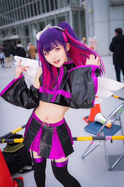 ミリエラ『2.5次元の誘惑』／モデル：凸守たかね、撮影：乃木章