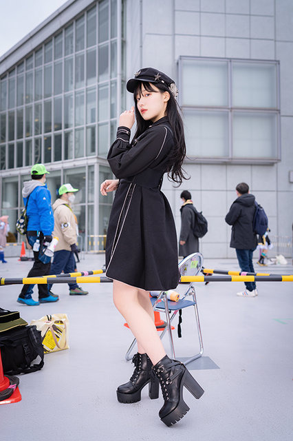 ALPHA軍服ワンピース「SUSIN」／モデル：夏帆、撮影：乃木章