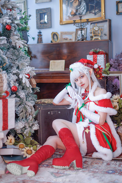 エミリア（クリスマスver.）『Re:ゼロから始める異世界生活』／モデル：兎子焼