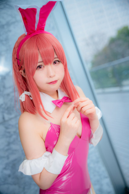 桜沢墨（バニーガールver.）『彼女、お借りします』／モデル：ことね、撮影：Jon