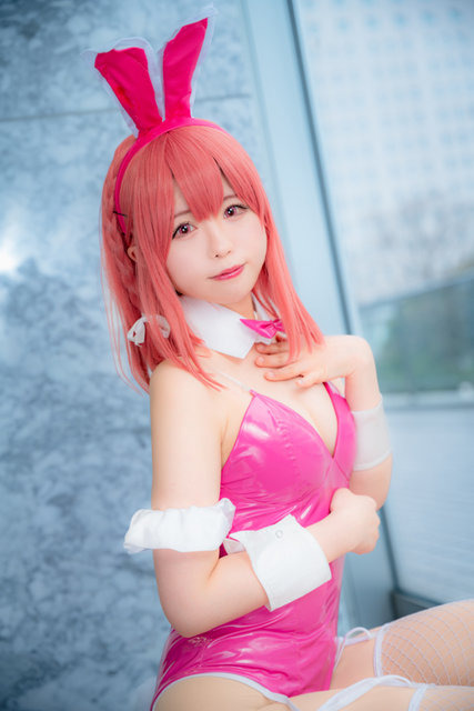 桜沢墨（バニーガールver.）『彼女、お借りします』／モデル：ことね、撮影：Jon