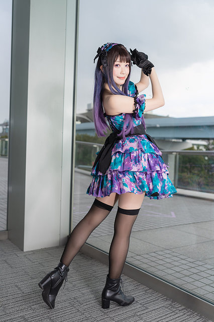 創作ウエイトレス／モデル：甲斐枝カエ、撮影：乃木章