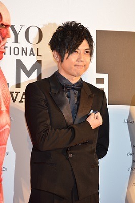 梶裕貴さん、巨人くんレッドカーペットに登場　東京国際映画祭を「進撃の巨人」が進撃