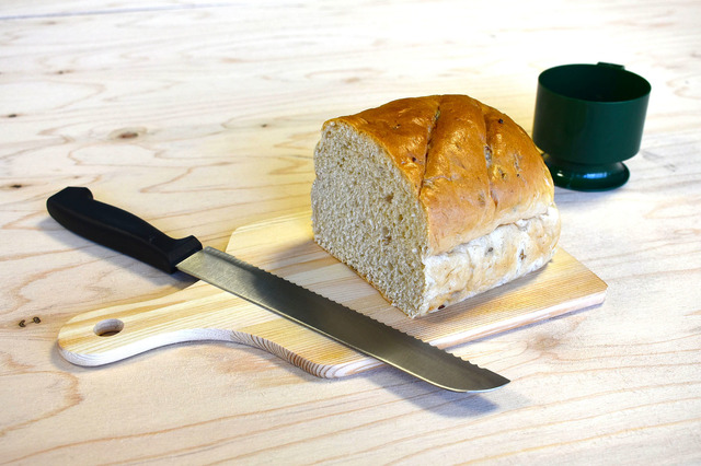 「椎の手作り風 黒パン」600円（税別）（C）Tone Koken,hiro/ベアモータース