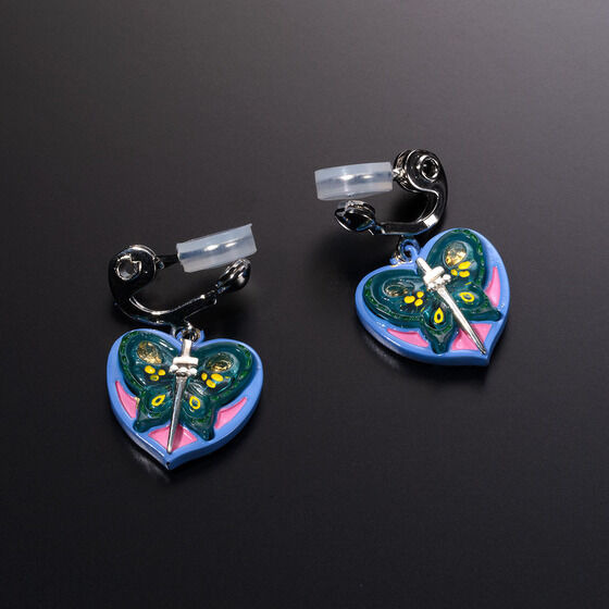 「蝶々モチーフ　イヤリング」11,000円（税込）（C）LUCKY LAND COMMUNICATIONS/集英社・ジョジョの奇妙な冒険 SO 製作委員会