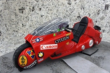 実際に道路も走る金田のバイク。