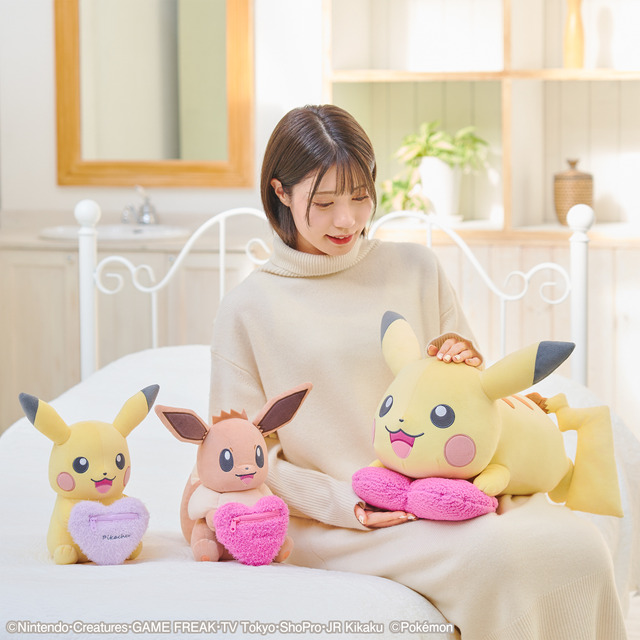 「ポケットモンスター めちゃでかぬいぐるみ～ふわふわハート～」「ポケットモンスター ぬいぐるみポーチ～ふわふわハート～」（C）Nintendo・Creatures・GAME FREAK・TV Tokyo・ShoPro・JR Kikaku（C）Pokémon