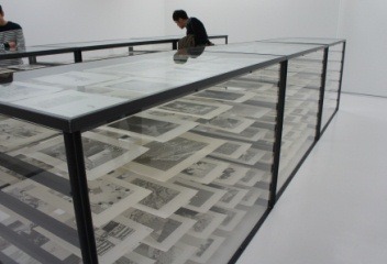 幾つも連なるガラスのケースの中身は全て「AKIRA」の原画。