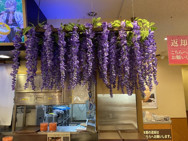 「すき家×鬼滅の刃キャンペーン」すき家池袋サンシャイン前店（C）吾峠呼世晴／集英社・アニプレックス・ufotable