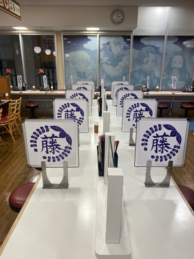 「すき家×鬼滅の刃キャンペーン」すき家池袋サンシャイン前店（C）吾峠呼世晴／集英社・アニプレックス・ufotable