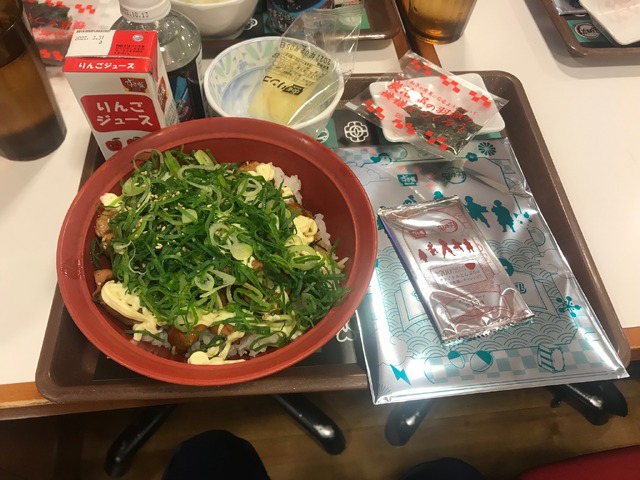 「すき家×鬼滅の刃キャンペーン」すき家池袋サンシャイン前店（C）吾峠呼世晴／集英社・アニプレックス・ufotable