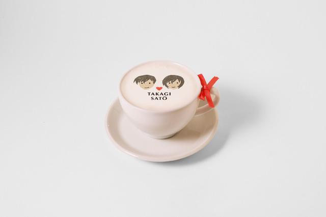 「名探偵コナン ライブ・ミュージアム ～ハロウィンの贈り物～」コラボレーションカフェ「喫茶 ハロウィンの贈り物」カップル苺ミルクラテ 新一＆蘭／高木＆佐藤（C）2022 青山剛昌／名探偵コナン製作委員会