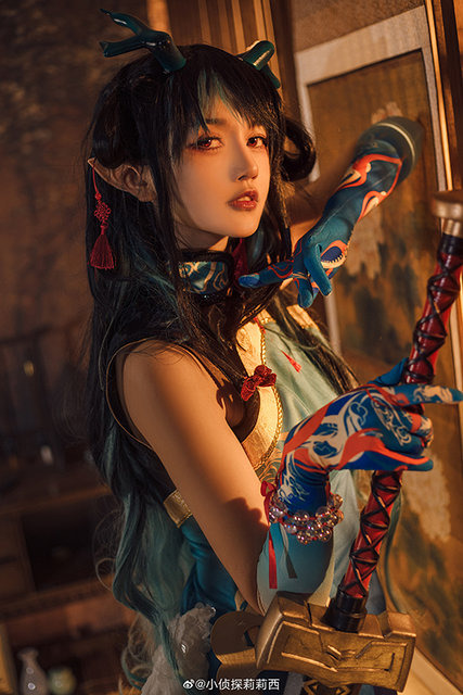 シー『アークナイツ』／モデル：探偵莉莉