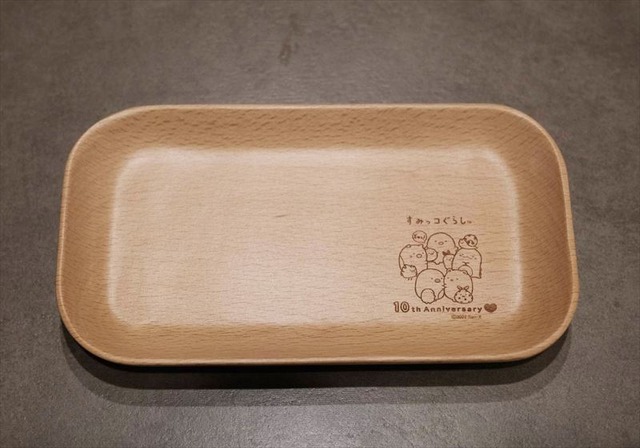 「すみっコぐらし 長方形プレート」1,980円（税込）（C）SAN-X CO., LTD. ALL RIGHTS RESERVED.