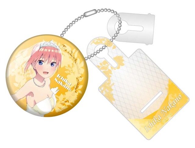 「映画 五等分の花嫁 缶バッジイーゼルキーホルダー」990円（C）春場ねぎ・講談社／「五等分の花嫁」製作委員会