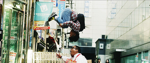 YouTubeに7日公開された「AKIBA STEALTH/アキバステルス」。秋葉原を舞台にパルクールを織り交ぜた迫力映像が展開される