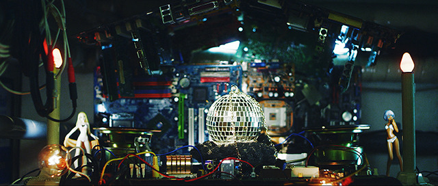 YouTubeに7日公開された「AKIBA STEALTH/アキバステルス」。秋葉原を舞台にパルクールを織り交ぜた迫力映像が展開される