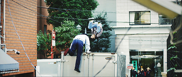 YouTubeに7日公開された「AKIBA STEALTH/アキバステルス」。秋葉原を舞台にパルクールを織り交ぜた迫力映像が展開される