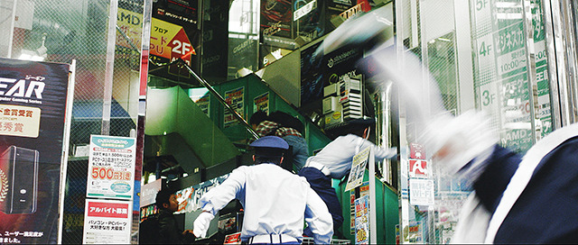 YouTubeに7日公開された「AKIBA STEALTH/アキバステルス」。秋葉原を舞台にパルクールを織り交ぜた迫力映像が展開される