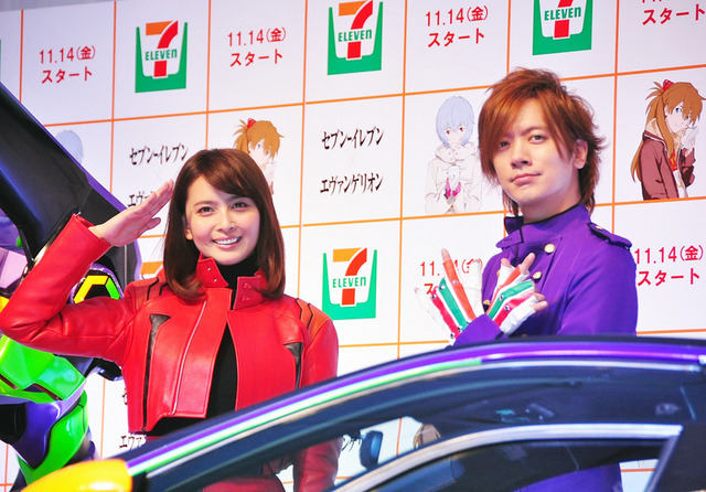 1,600万円の「エヴァ」デザインスーパーカーに大興奮の加藤夏希＆DAIGO