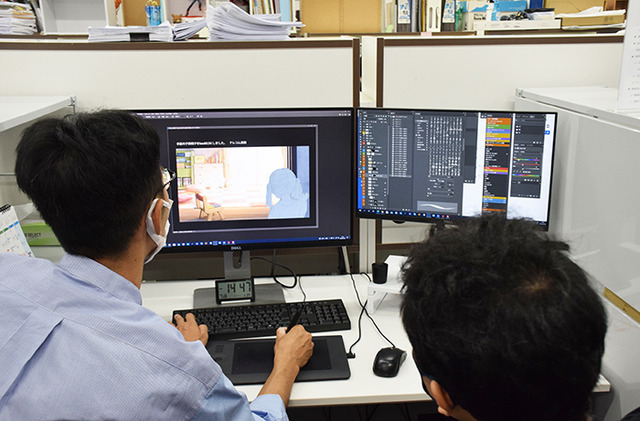 美術ボードチェックの様子