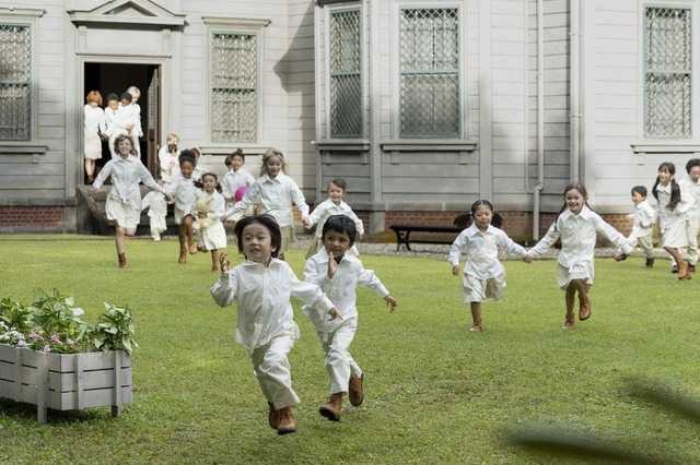 (C)白井カイウ・出水ぽすか／集英社 (C)2020 映画「約束のネバーランド」製作委員会