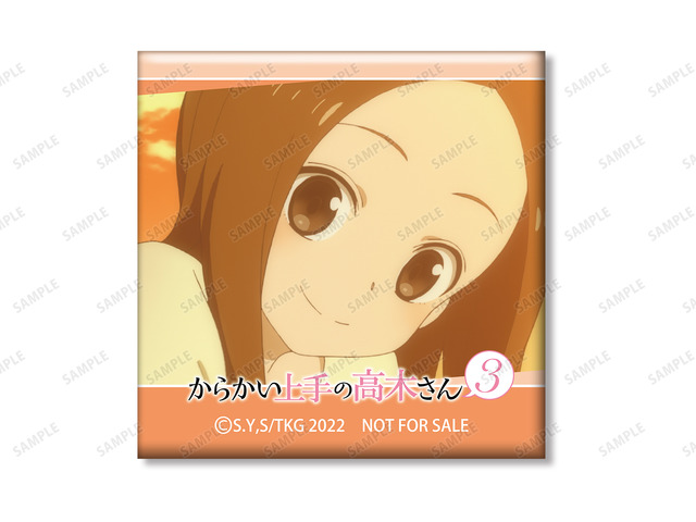 「『からかい上手の高木さん』 POP UP SHOP 2022 in マルイ」高木さん C スクエア缶バッジ イベント限定BOX購入特典（C）2022 山本崇一朗・小学館／からかい上手の高木さん３製作委員会