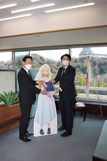 「和歌山市アニメ観光大使」就任式の様子　（C）田中靖規／集英社・サマータイムレンダ製作委員会