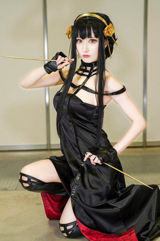 ヨル・フォージャー『SPY×FAMILY』／モデル：りんご、撮影：tama