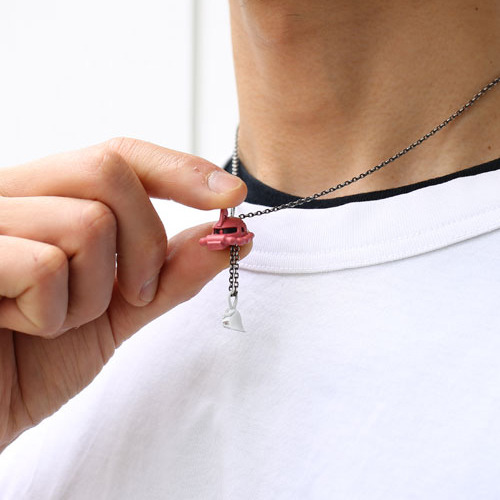 JAM HOME MADE×「STRICT-G 機動戦士ガンダム」シャア専用ザクフェイスネックレス フルカラー（C）創通・サンライズ（C）STRICT-G