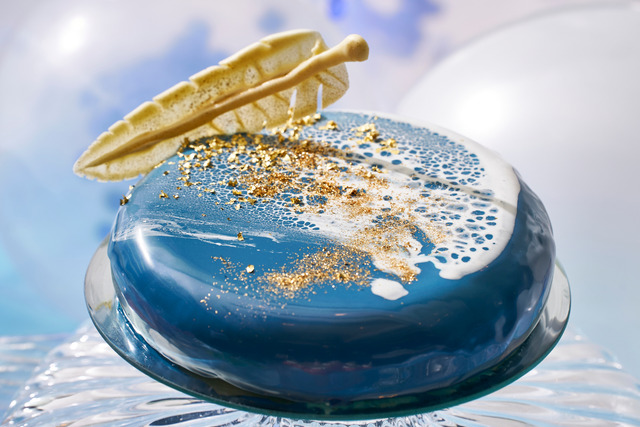 「Free!-the Final Stroke-“Good Luck on your journey” Special course & dessert buffet」後半アントルメ 始まりと旅立ちの海で ～深青のグラサージュ仕上げココナッツムース～ （C）おおじこうじ・京都アニメーション／岩鳶町後援会 2021