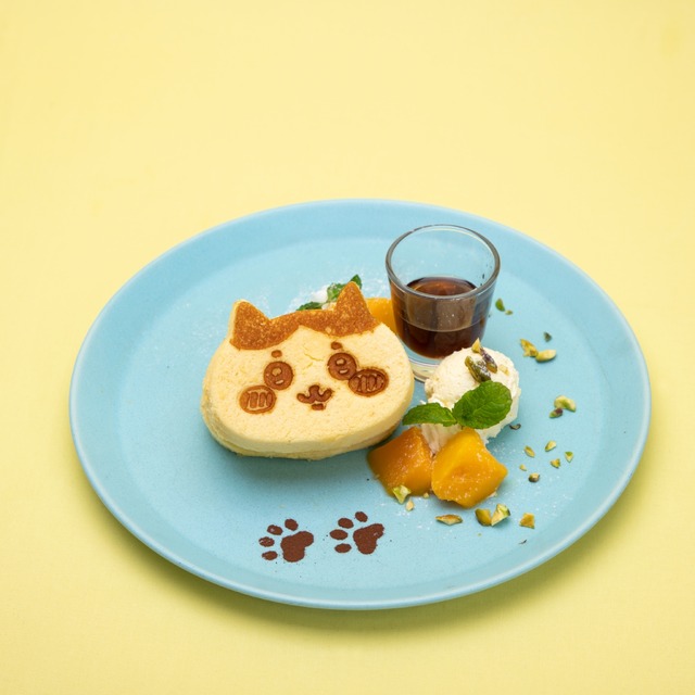 THE GUEST cafe&diner 池袋パルコ店コラボカフェ「ちいかわ飯店」ハチワレの台湾カステラ（C）nagano / chiikawa committee