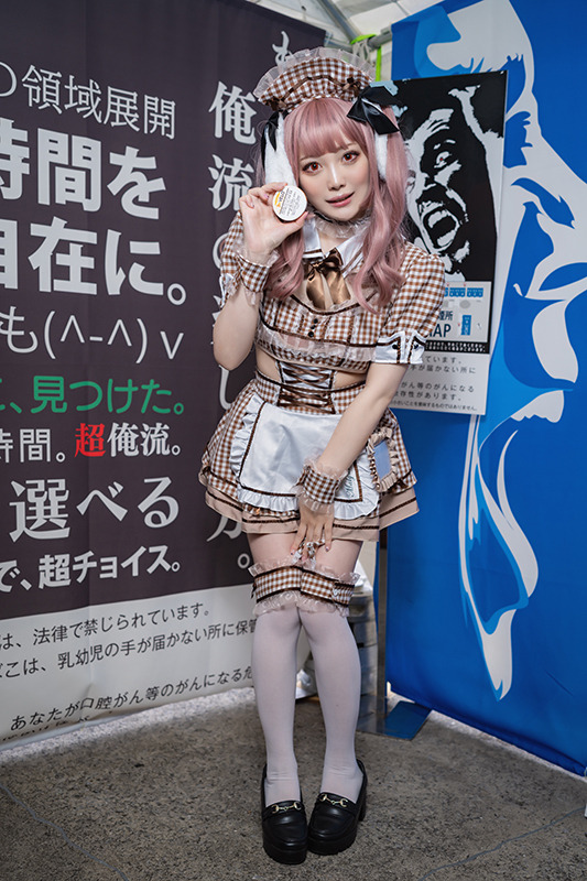 「ブリティッシュ・アメリカン・タバコ・ジャパン（BAT）」コンパニオン／モデル：ゆらし、撮影：乃木章