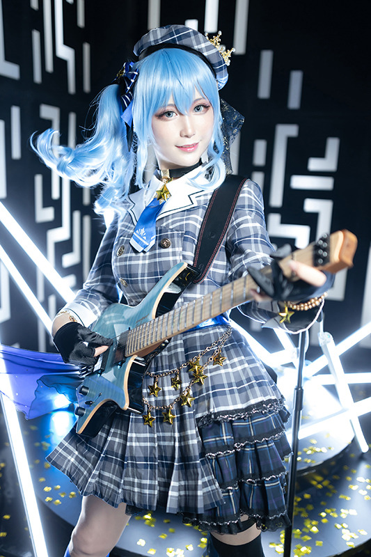 星街すいせい【ホロライブ】／モデル：箱ネコ、撮影：凸ポン（Twitter：@dekoponP）