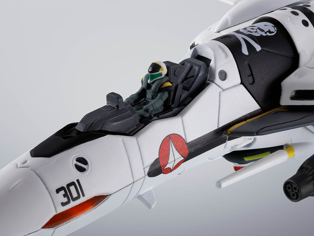 「HI-METAL R　VF-0S フェニックス（ロイ・フォッカー機）」15,400円（税込）（C）2002 BIGWEST