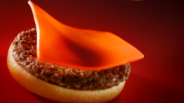 日本マクドナルド×TV アニメ『機動戦士ガンダム』シャア・アズナブル コラボレーション CMカット（C）創通・サンライズ