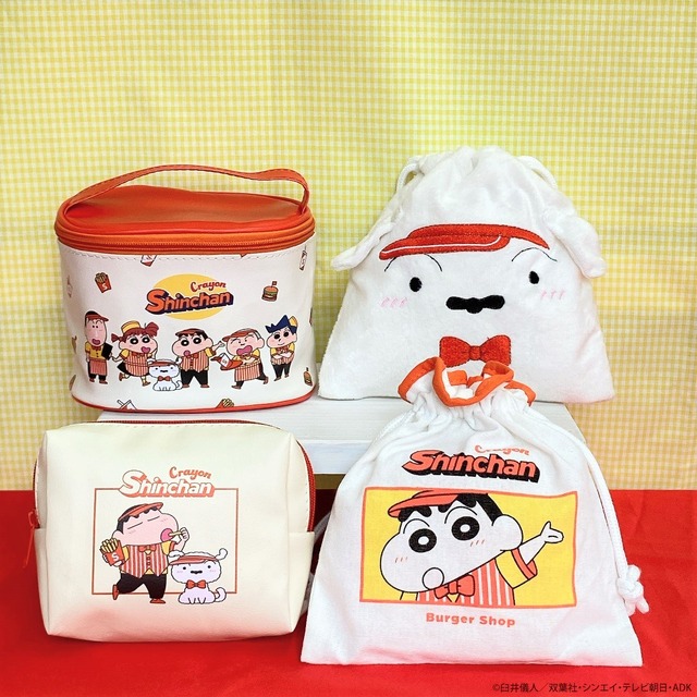 「『クレヨンしんちゃん』サンキューマート コラボ第5弾」バニティポーチ／税抜585円（税込643円）、ふわふわ巾着（M）／税抜390円（税込429円）、スクエアポーチ、コットン巾着（M）／各税抜390円（税込429円）（C）臼井儀人／双葉社・シンエイ・テレビ朝日・ADK